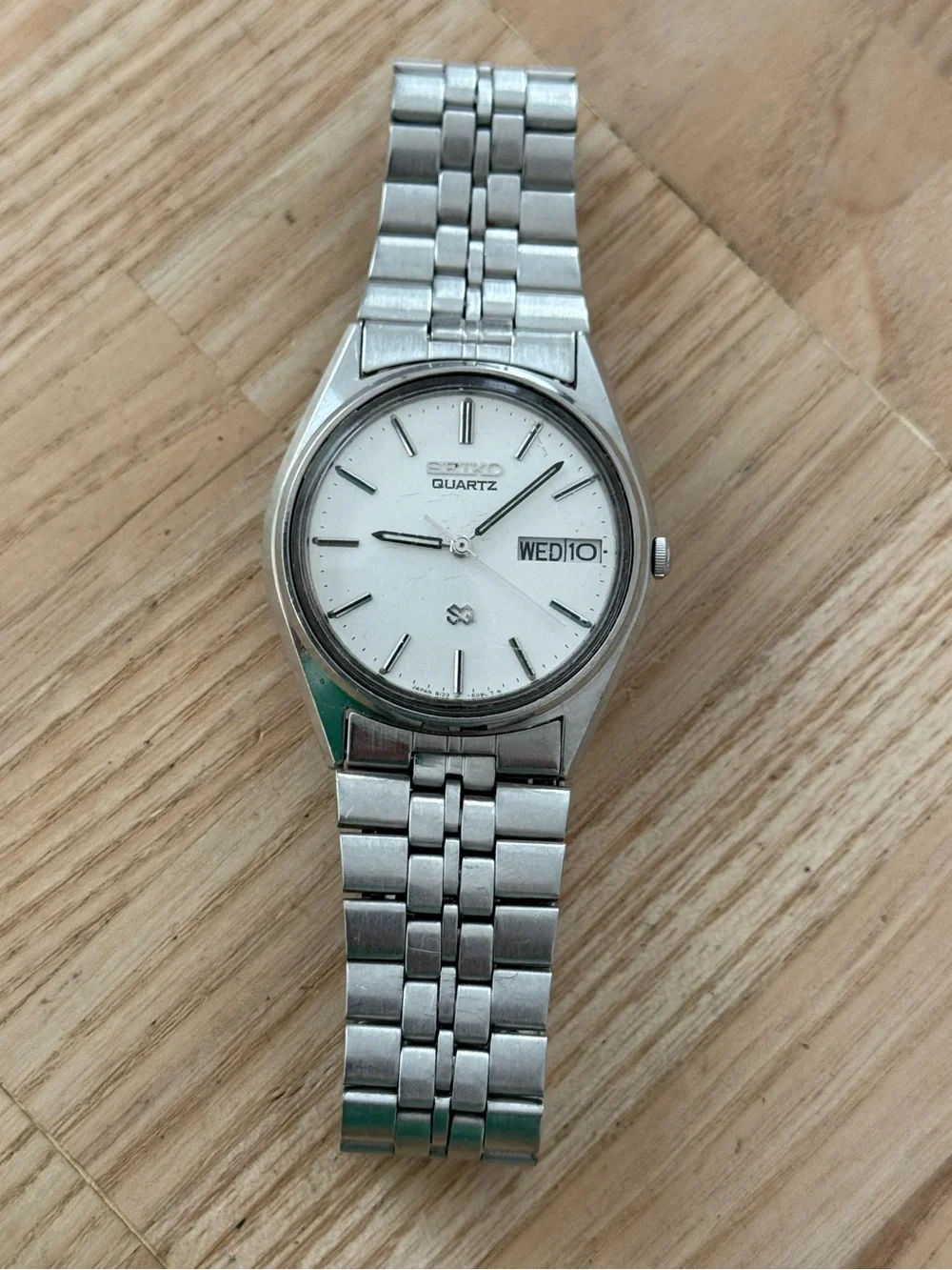 Seiko SQ Vintage Watch Stainless Bracelet Case Dial Hands Markers Day Date
